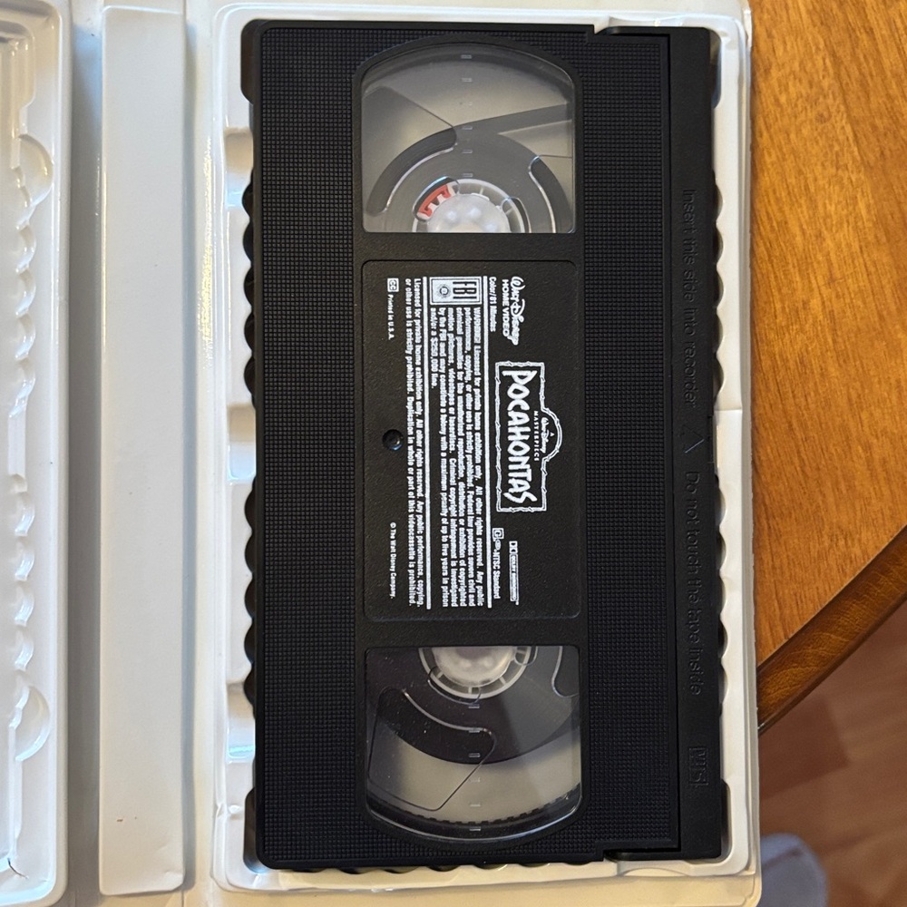 Walt Disney's Pocahontas VHS - Picture 2 of 3